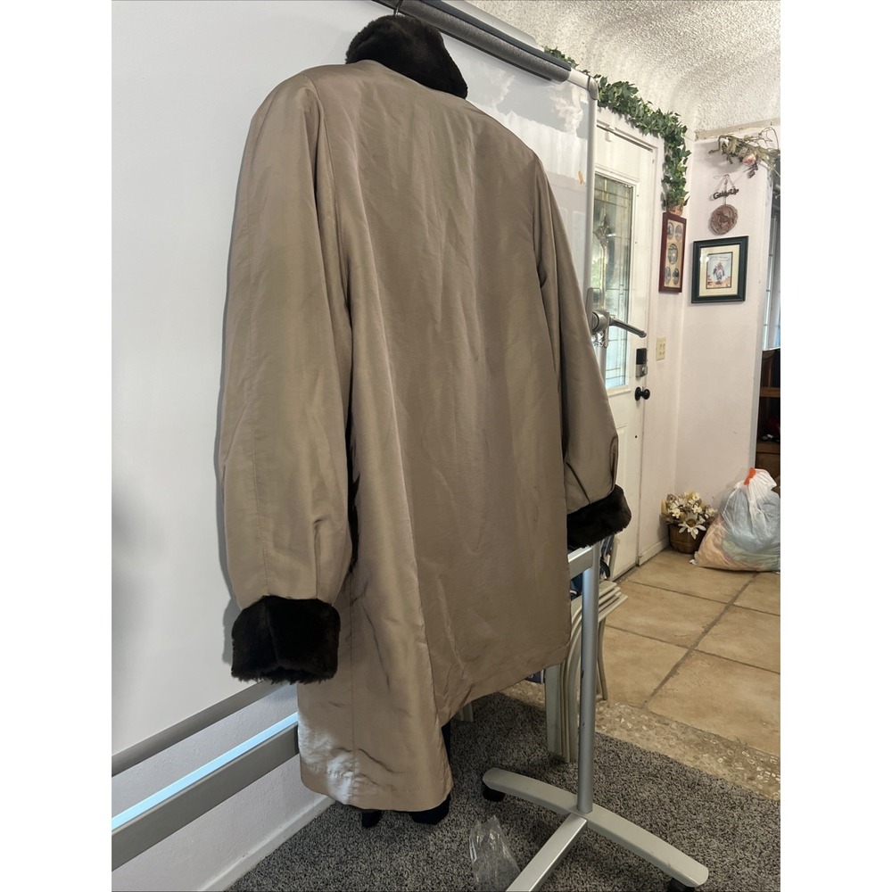 Coat Beige Outside . Inside brown reversable‎ Size large Very Soft - Picture 7 of 16